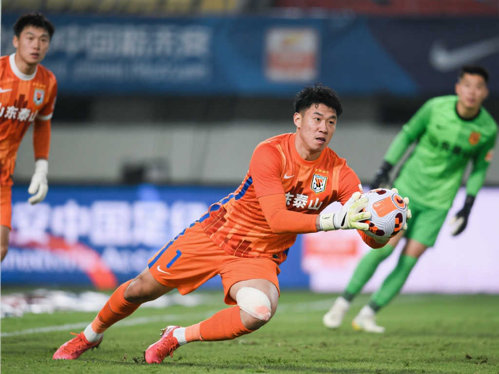 王大雷时隔4年再为国足踢满全场 王大雷时隔4年再为国足踢满全场